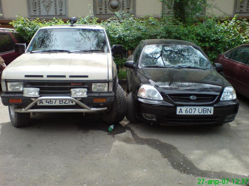 Nissan Terrano (Sponge Bob) и Kia Rio (Плахиш)