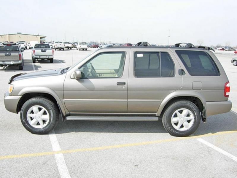 Nissan Pathfinder LE