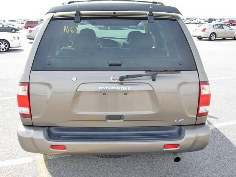 Nissan Pathfinder LE