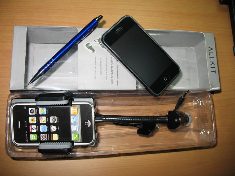 iPhone HandsFree / FM Transmitter