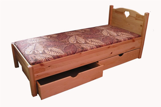 Пример кровати с выдвижными ящиками для белья