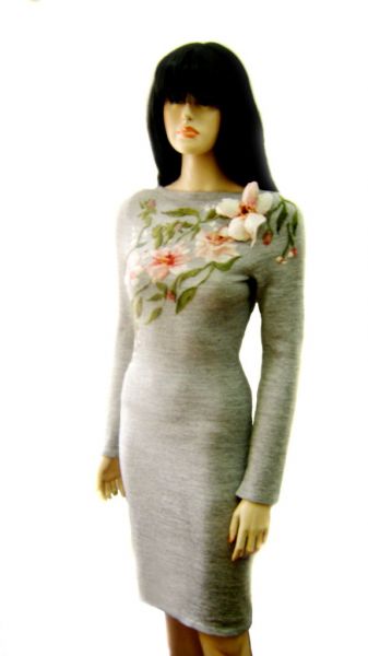 Авторское трикотажное платье "Магнолия" в комплекте с шерстяной брошью.