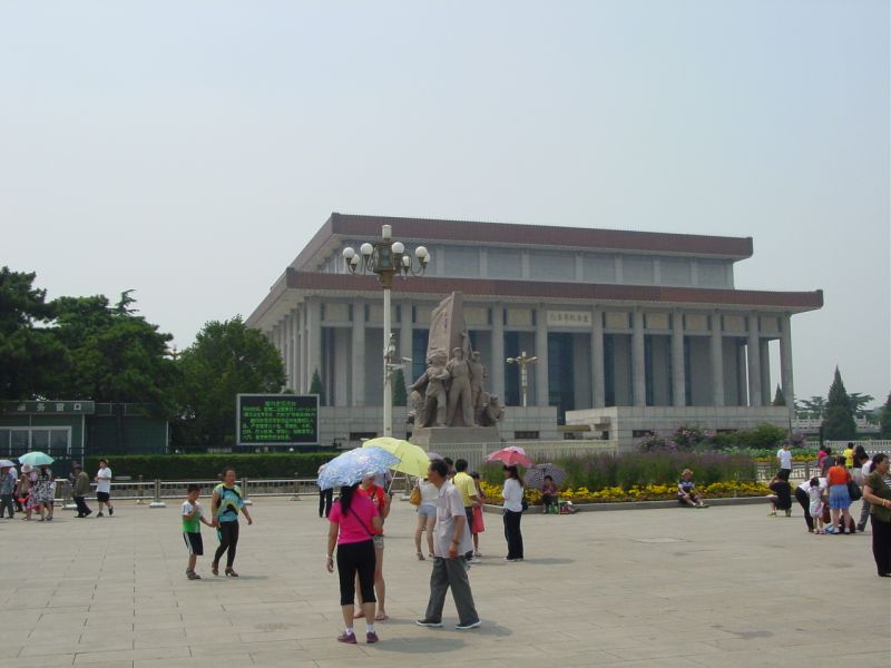 2. Площадь ТяньАньМэнь, Мавзолей Мао и Скульптура Революции.
