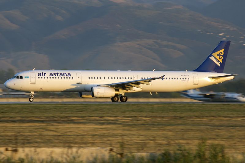 Air Astana, Airbus A321, P4-OAS