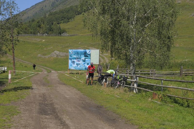 На вьезде в поселок