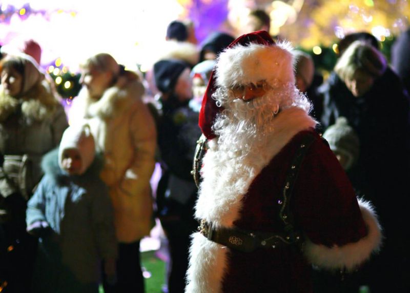 Санта Клаус и Дед Мороз дарят всем новогоднее настроение и подарки в преддверии 2013 года!