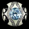 Очаровательное, привлекающее внимание серебряное кольцо из натуральной эмали с небесно голубым топазом с покрытием белым золотом