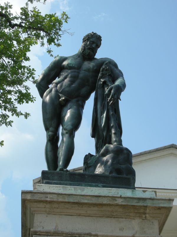 Геракл-мужчина героических пропорций