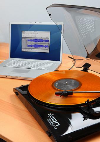 c7fd_ion_profile_lp_usb_turntable_inuse.jpg