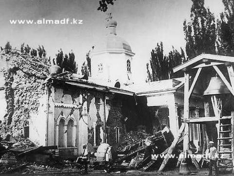 Покровская церковь после землетрясения 28 мая 1887 года.jpg