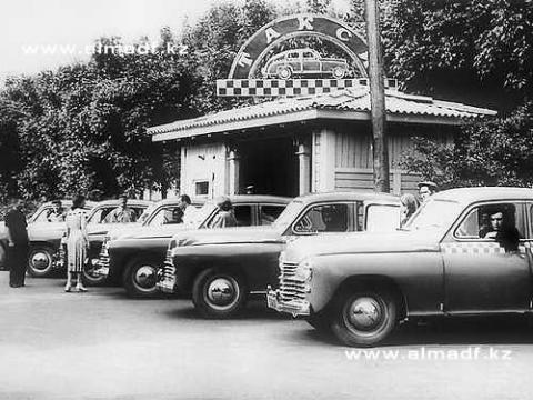 Стоянка такси 1955 г..jpg