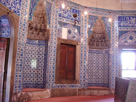 800px-Istanbul_-_Süleymaniye_camii_-_Türbe_di_Roxellana_2_-_Foto_G._Dall'Orto_28-5-2006.jpg