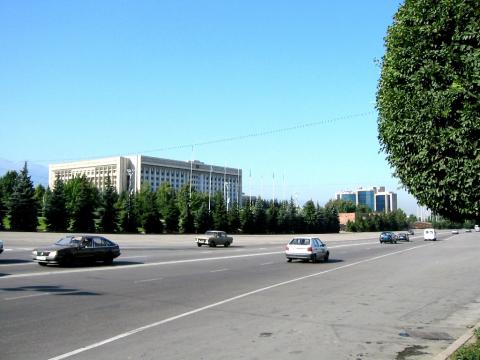 ПлощадьРеспублики2002.jpg