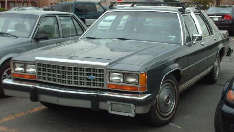 Ford_LTD_Crown_Victoria.jpg