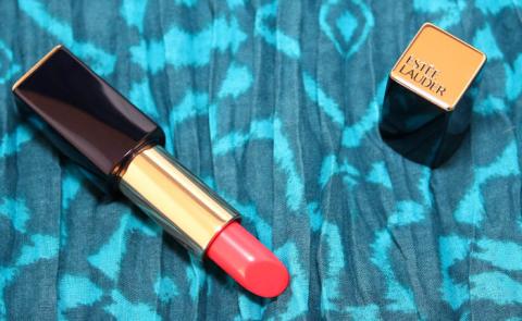 Estee-Lauder-Defiant-Coral-320-Pure-Color-Envy-Sculpting-Lipstick.jpg