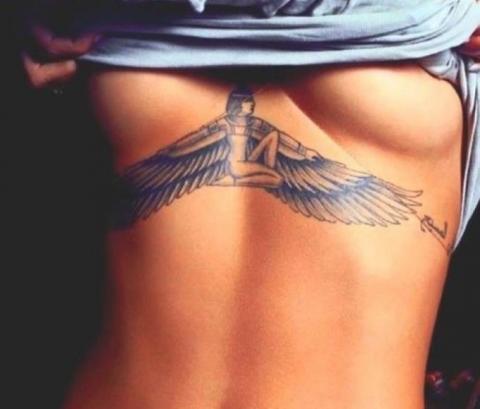 tattoos-Rihannas-4uw3y4-682x580.jpg