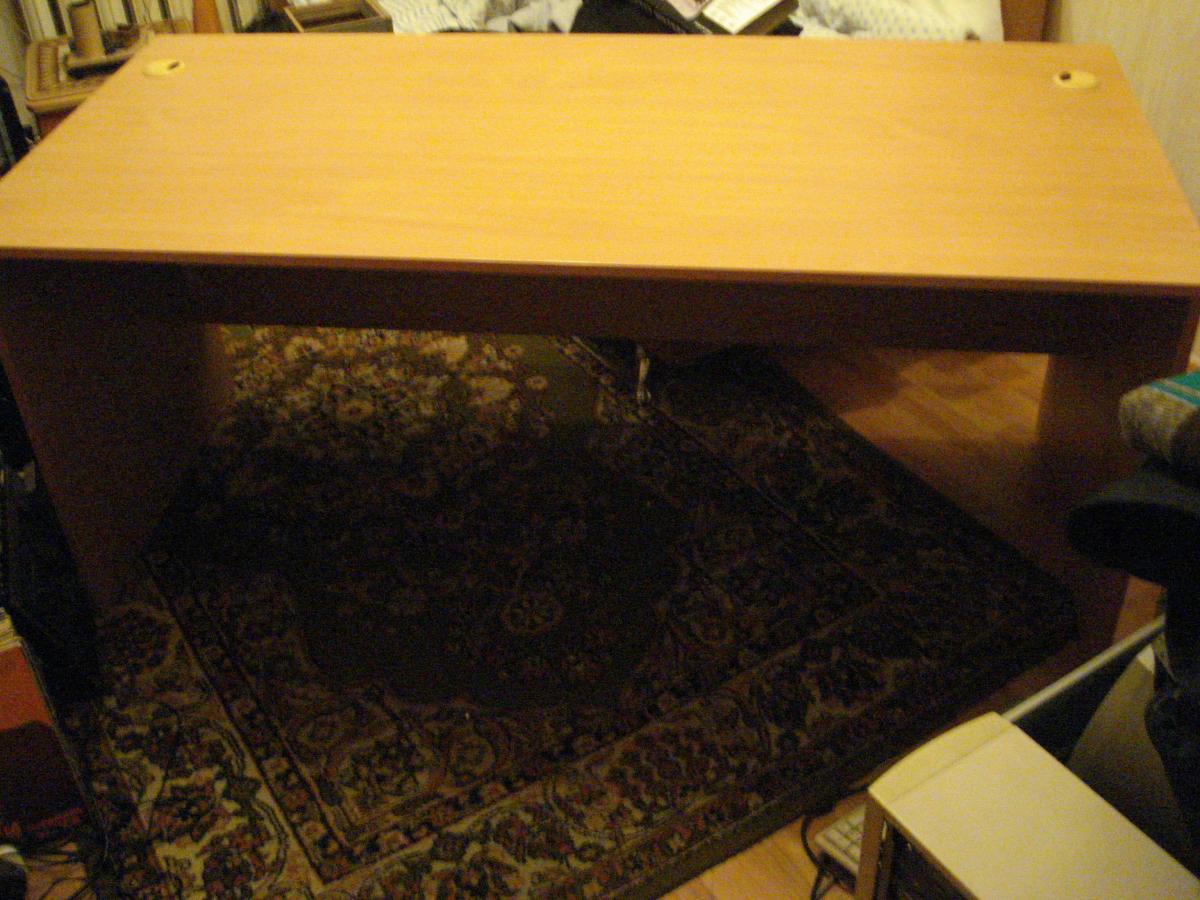 Шкаф и стол стоят вместе 9600р причем стол стоит в 3 раза