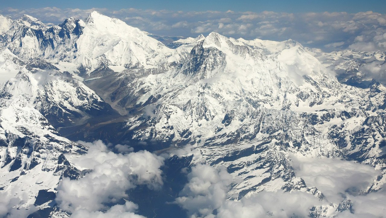 Гималаи род. Гималаи Эверест с самолета. Гималаи фото с самолета. Гималаи со спутника. Гималаи вид с самолета.