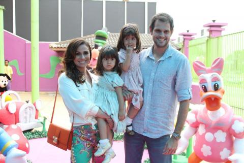 img-441454-giovanna-antonelli-e-leonardo-nogueira-com-gemeas-sofia-e-an.JPG