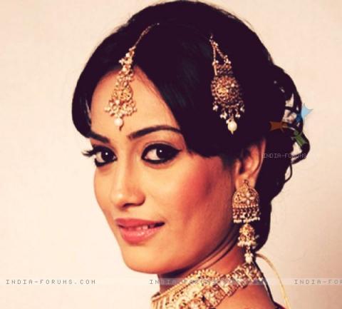 285615-surbhi-jyoti.jpg