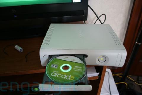 engadget-xbox-360-arcade-unboxed.jpg