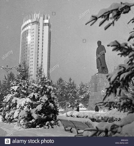 monument-on-lenin-square-in-alma-ata-B9EAGD.jpg