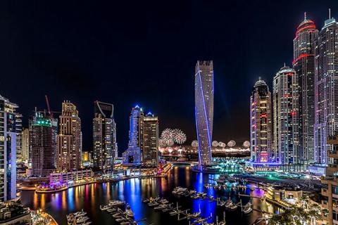 4_emirates_dubai_night.jpg