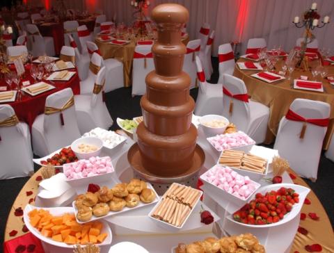 шоколадный-фонтан-на-свадьбу.jpg