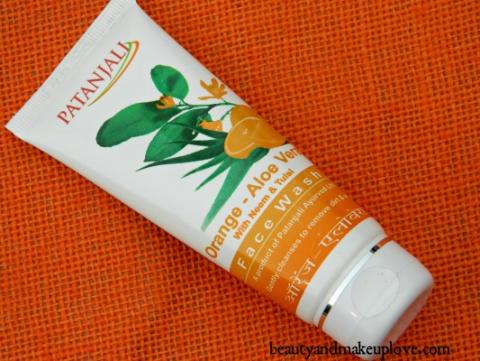 Patanjali-Orange-Aloe-Vera-Face-Wash-Review2-533x400.jpg