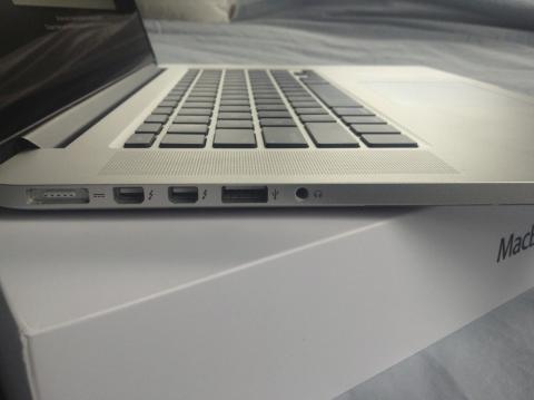 Apple Macbook Pro 15 inch Retina Display-07.JPG