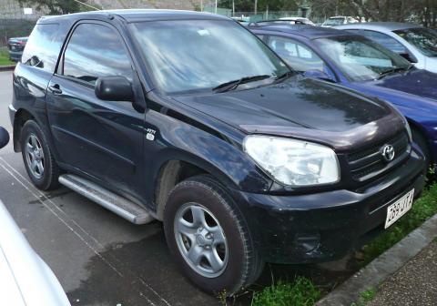 2003-2005_Toyota_RAV4_(ACA22R)_hardtop_01.jpg