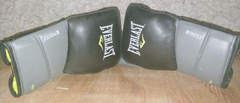 Боксерские перчатки 12000.JPG