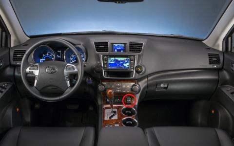 2013-Toyota-Highlander-Hybrid-interior-1-1024x640.jpg