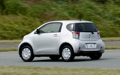 7toyota_iq.jpg