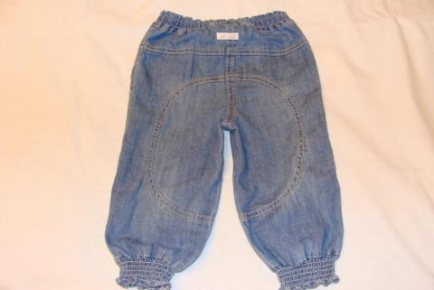 1000 тг. Штанишки джинсовые (зад) на возраст 1-15. года.JPG