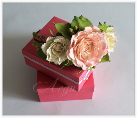 Ободок с розовыми розами.png