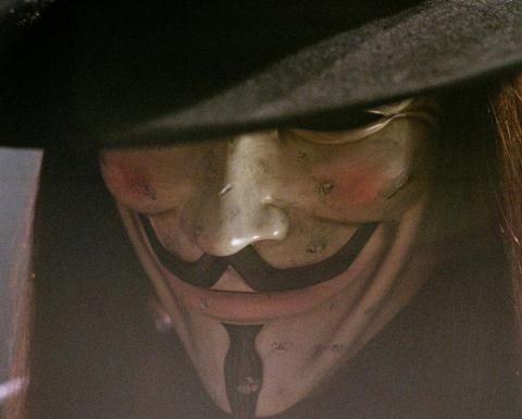 kinopoisk.ru-V-for-Vendetta-1391355.jpg