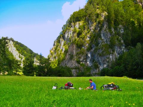 bicycle-tourists-love-picnics-in-austria.jpg