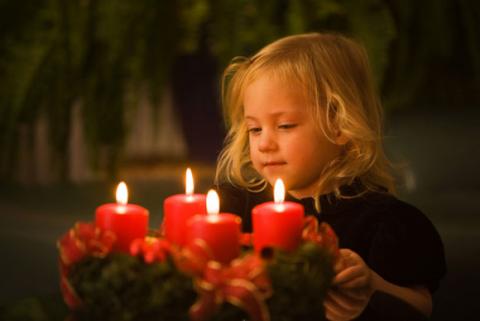 holiday_candle580.jpg