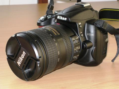 Nikon_D5000_-_AF-S_DX_VR_Zoom-NIKKOR_18-200_mm_1-3,5-5,6G_IF-ED.JPG
