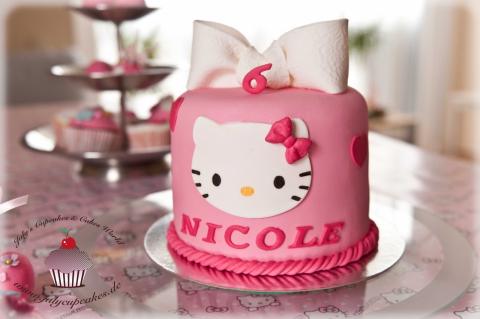 Hello Kitty Cake.JPG