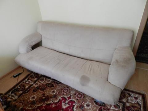 sofa 001.JPG