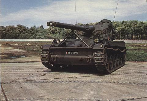 1 CHAR AMX 13.jpg