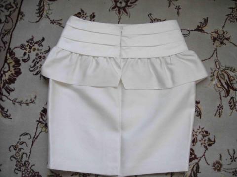 skirt white.jpg