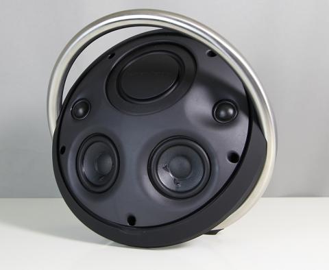 Harman-Kardon-Onyx-Front-Seitlich7.jpg