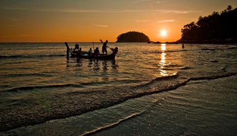 kata-beach-phuket-Thailand-beach-sunset-pasih.jpg