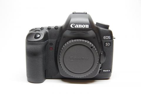 Canon-EOS-5D-Mark-II-with-body-cap-front-view.jpg