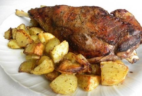 Cosciotto_di_agnello,_pasqua,_agnello_con_patate,_liguria_ristoranti.jpg