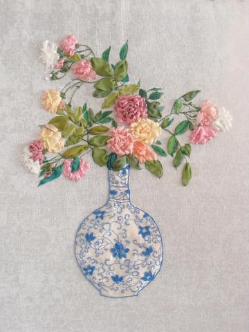 Roses in chinees vase.JPG