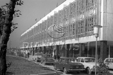 1974_База технического обслуживания автомобилей Жигули Иосиф Будневич.jpg